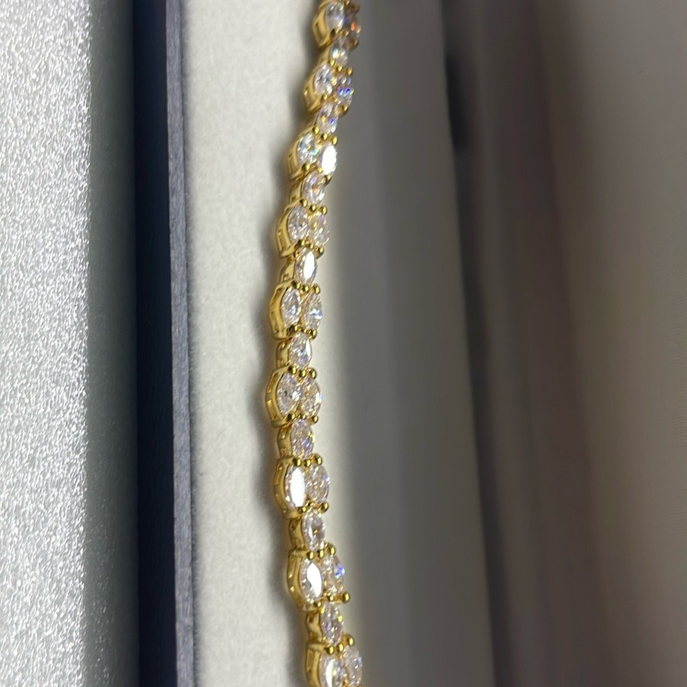 Gorgeous CZ diamond bracelet triple plated gold over rhodium - Picture 2 of 2